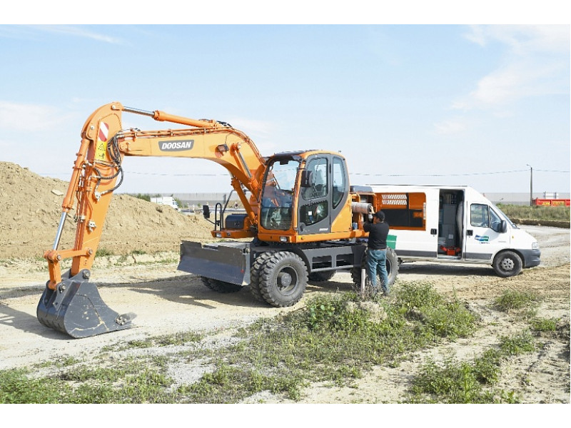 Экскаватор DX140W